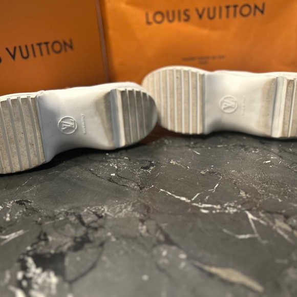 Louis Vuitton Sneakers - Picture 6 of 6